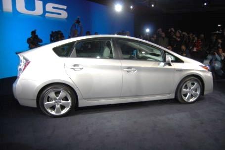 Hybriditekniikka vakiintunut Toyota myynyt hybridejä jo 20 vuotta Päästään pieneen kulutukseen
