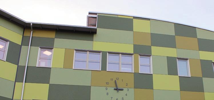 Selkeät ja intensiiviset värit antavat uniikin ilmeen julkisivulle, kuitusementin ominaisuudet taas tekevät siitä säänkestävän ja likaa hylkivän.