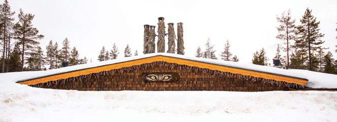 Risto Immonen taide & kakslauttanen arctic resort Korsu Ravintolan pääty, jossa Essi Korvan reliefi vuodelta 2016. Kuva: Pertti Turunen.