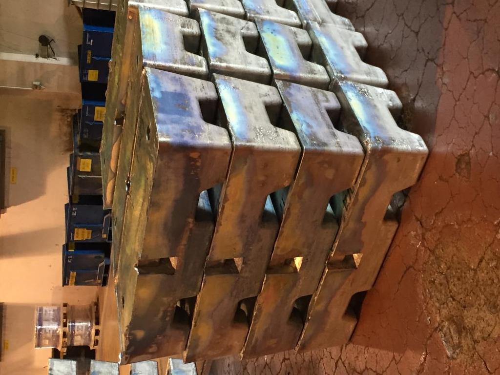 3.4 Suoravalurata Suoravalurata toimii käsikäyttöisesti ja on puoliautomaattinen valukone. Se vaatii yhden työmiehen koko ajan seuraamaan valua.
