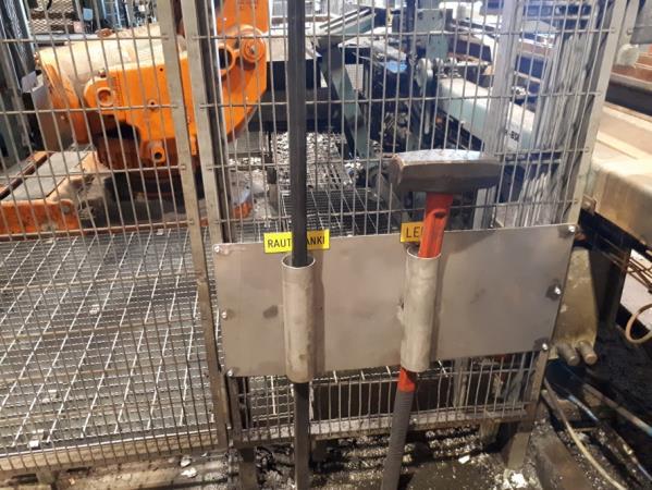 Harkkovalukoneen toimintaohje LIITE 1 4. Latomispää Tarkista kokillikuljetin, jäähdytyskuljetin ja jäähdytysjärjestelmä silmämääräisesti.