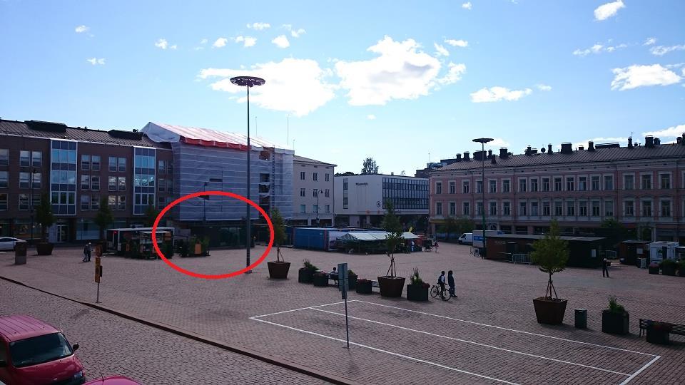 41 Kuva 17 Kotkan kauppatori kuvattuna kaupungintalon edustalta.