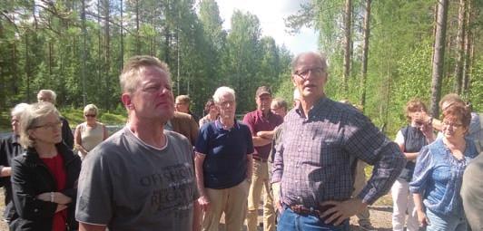 Karjalan Lennoston Kilta Tekstit Heikki Lahtela Oppaamme Rauno Suhosen esityksiä kuunneltiin ja seurattiin tarkasti. Vas.