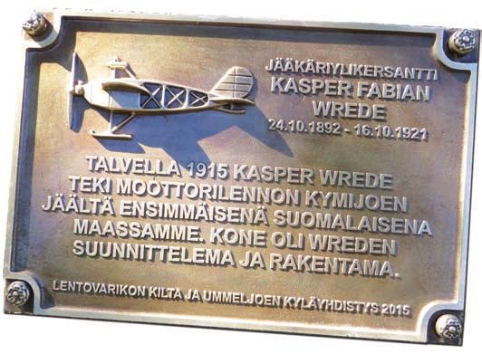 Jorma Hautala Suomen ensimmäisen moottorilennon 100-vuotismuistomerkin paljastustilaisuus Kaksi vuotta sitten paljastettiin Kasper Fabian Wrede af Elimän rakentaman lentokoneen näköismalli