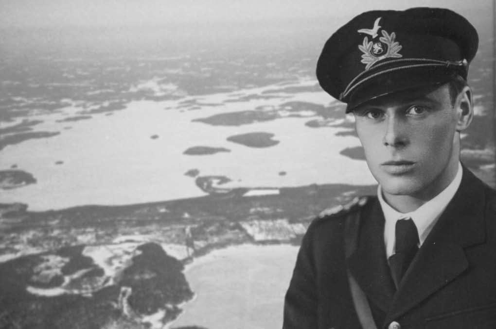 ...Kuka, milloin, minne lähti. Minkälaisin seurauksin... Kapteeni Jauri ja Muuratjärvi Muuramessa Päijänteen päältä nähtynä.
