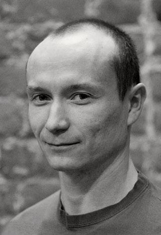 TEKIJÄT JULIA NEPOMNYASHAYA KLAARA Kansainvälisiä balettipalkintoja voittanut Julia Nepomnyashaya valmistui State Ballet School Voronezhista ja työskenteli tämän jälkeen State Academic Ballet
