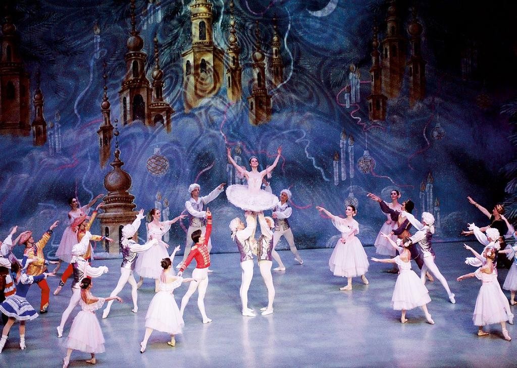 IN ENGLISH TŠAIKOVSKI: NUTCRACKER Music by Pyotr Tšaikovski Choreography by Marius Petipa and Lev Ivanov Libretto by Marius Petipa and Ivan Vsevolozhsky Set design and costumes by Vyacheslav Okunev