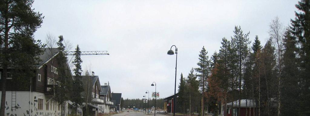 Katuympäristö on paikoitellen jäsentymätöntä (avoimet pysäköintialueet) ja yleisilmeeltään