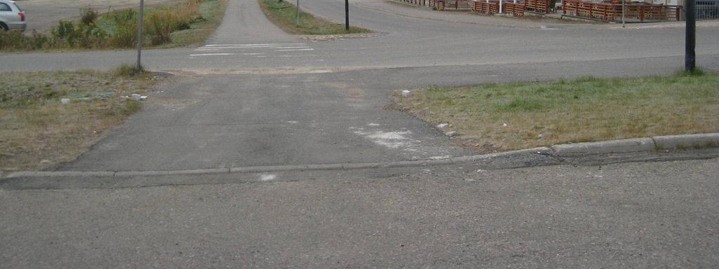 -rakennus oikealla). Kuvat 5 ja 6.