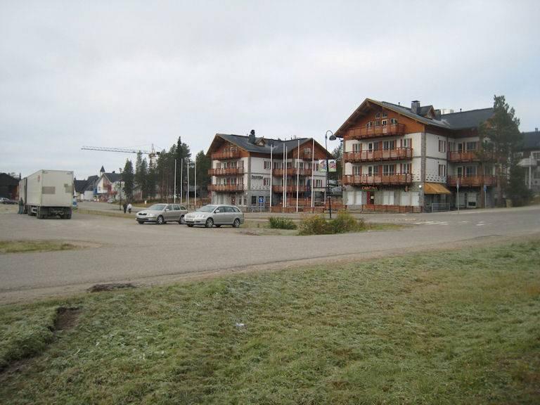 Lakien mukaiset suojelukohteet ja uhanalaiset lajit Luonnonsuojelulain mukaisia, suojeltavia luontotyyppejä, pohjavesialueita tai lajeja alueella ei tiedetä esiintyvän (ympäristökeskuksen