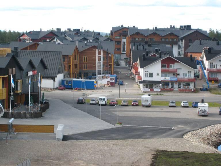 Työpaikkojen määrä vaihtelee sesonkiajanjaksojen mukaisesti. 2.1.2. Maanomistus Suunnittelualue on yksityisten omistuksessa.