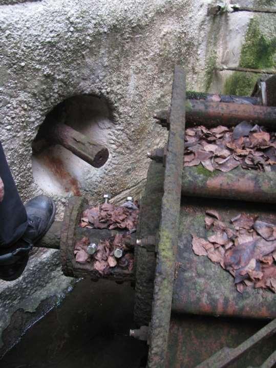 Betoniränni vuotaa