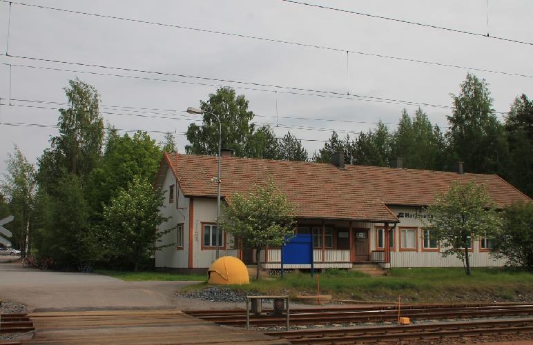 Etäisyyksiä: Tampereelle 108 km, Poriin 27 km. Asema on avattu käyttöön 24. 7. 1944.