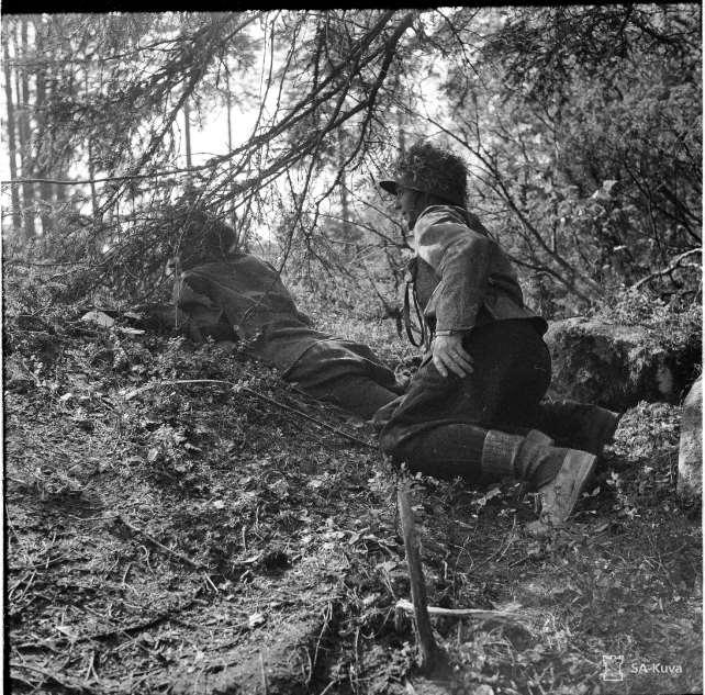 12. Taistelijaparin tuliasema Kahden miehen taistelijapari on pienin toimintayksikkö.
