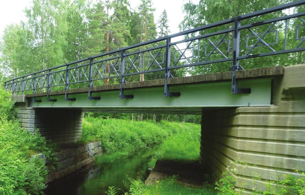 Sillan rakenteet ovat sahapuuta. Perustukset ovat kivitai betonirakenteisia. Kuva 10. Etelänkylän isosilta, Pyhäjoki. 2.