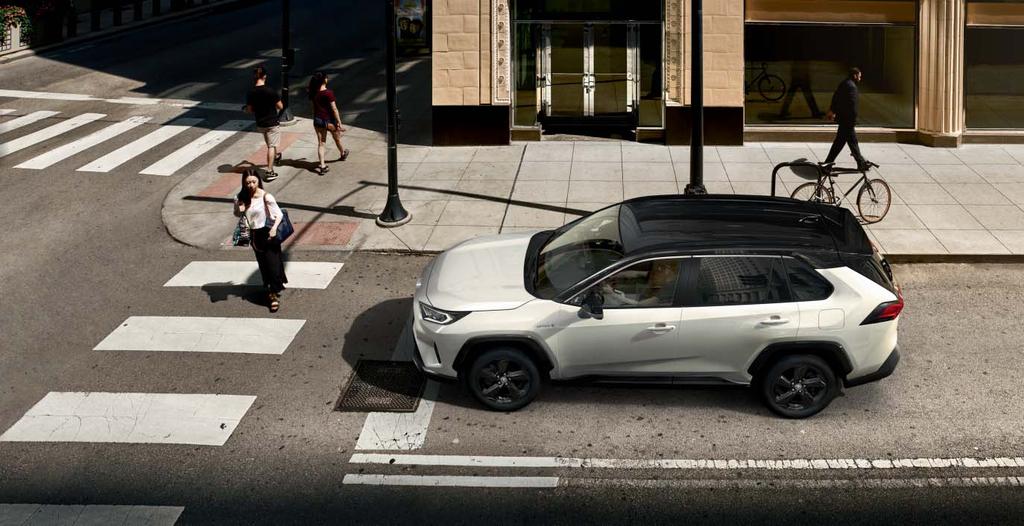 Muotoilultaan RAV4 on terävä, dynaaminen, näyttävä ja kaupunkimaisen voimakas. RAV4 on tehokas ja sen luonne on katumaasturimaisen väkevä.