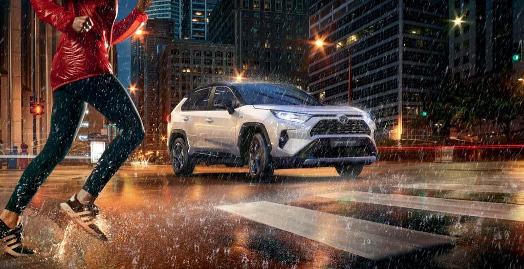 Toyota Safety Sense -turvallisuusjärjestelmä on kehittynyt entistä älykkäämmillä ominaisuuksilla, joiden myötä auto voi olla entistä enemmän avuksi.