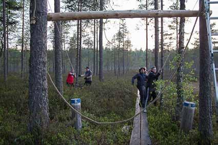 Sateinen sää ei menoa haitannut. Melontaa, risusavottaa, puiden pilkkomista, saunomista, iltaohjelma, telttayöt, ruoan laittoa ja tietysti syömistä - sitä se leiri on. 13. 15.10.