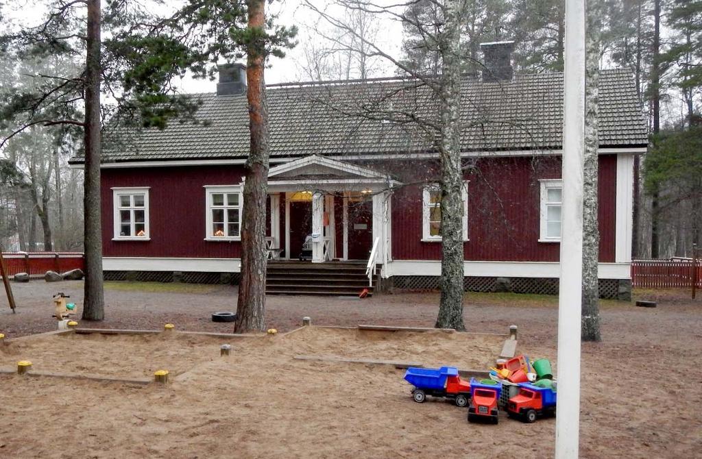 Alueen länsi- ja lounaispuolella on 1990-luvulla rakentunutta