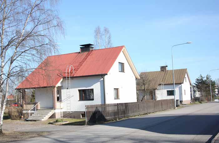 Rakennusten sijainti Päiväkummuntien molemmin