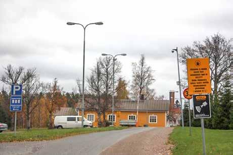 entinen Uusi huvila pieniruutuisine yläikkunoineen
