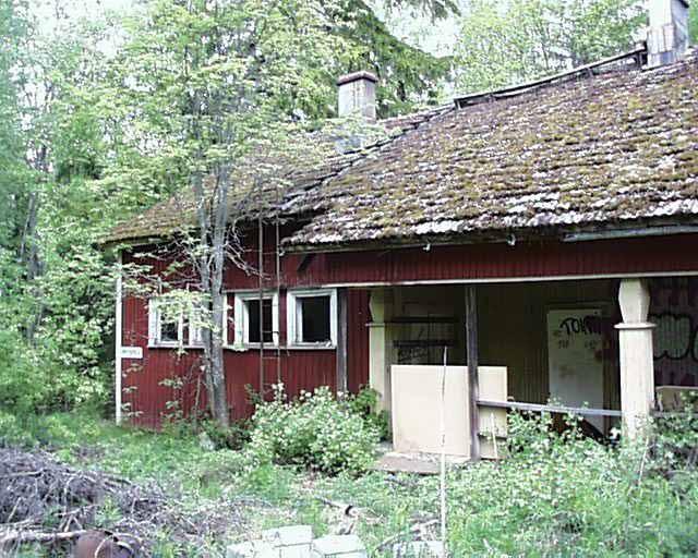 Rakennus on alkujaan laatikkotehtaan henkilökunnan käyttöön vuonna 1937 rakennettu