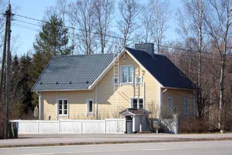 Vanhatie 2:n kohdalla. Ridasjärventie 432 (191p; luokka 2) on oleellinen osa Ridasjärventien ja Siljalantien (Tiensuuntien) risteysnäkymää.