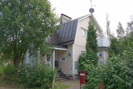 Tien alussa Akanakuja 2:ssa (195e; luokka 2) on 1920-luvun huvila, joka on suhteellisen alkuperäisessä asussa ja Akanakuja 4 (195f; luokka 3)