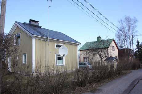 asuun, koska talossa on säilynyt myös alkuperäiset ikkunat. Rakennuksessa huomio kiinnittyy kuistin rikkaaseen ikkunoiden puitejakoon. Tiriläntie 9:n ikkunat on kuistia lukuunottamatta vaihdettu.