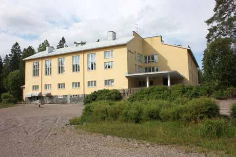 toimistotiloja, kirkkosalin ja seurakuntasalin.