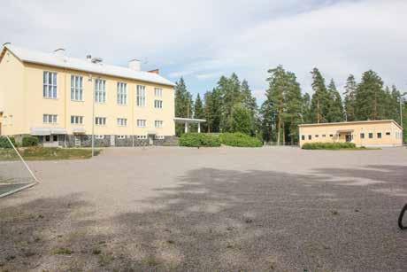 Kirkon vierellä on vuonna 1995 käyttöönotettu uurnalehto. 65 alueena luokka 2.