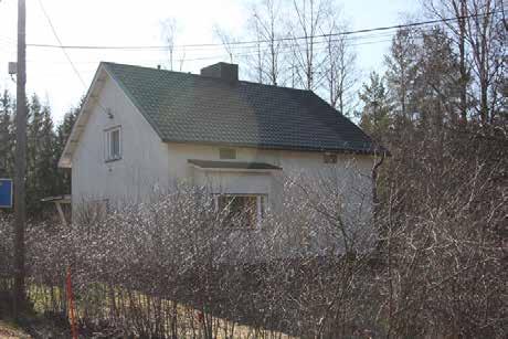 Kuusistontie muodostaa varsinkin tien länsipäässä viihtyisän