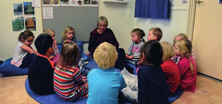 PÅ SVENSKA PÅ SVENSKA (forts. från föregående sida) Sagostund på den finskspråkiga förskoleavdelningen Kantele 2 på Tallens förskola i Handen.