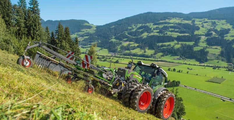 FENDT 200 VARIO: HYDRAULIIKKA Aidosti suurella on aina oikea ratkaisu mihin tahansa onelmaan. Etunostolaite, jonka alavarsissa on kääntötoiminto.