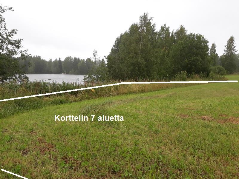 Samalla vapaa-ajan rakentamiseen osoitetun korttelin no 4 pinta-ala pienenee ja ohjeellisten tonttien lukumäärä korttelissa putoaa kolmesta kahteen tonttiin.