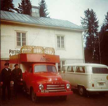Autokorjaamosta rottinkiverstaaksi Vuonna 1967 tuoreet yrittäjät Toini ja Aulis Herranen kantoivat muuttokuorman