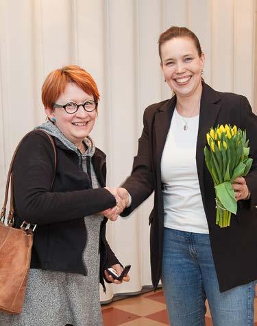 Palkinnon ensimmäiset saajat olivat itseoikeutetusti Anu Sundell ja Anne Yrjänä, sillä hehän ovat alun perin tämän Hetki Unelmaa idean takana, josta sitten kasvoi maanlaajuinen ilmiö.