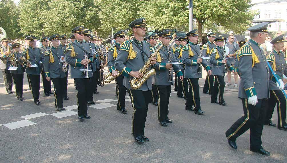 6 3/2018 Viime kesä oli jälleen Tattookesä Rakuunasoittokunta musiikkimajuri Riku Huhtasalon ja musiikkikapteeni Aino Koskelan
