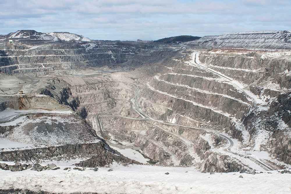 Sivukivialueiden on arvioitu täyttyvän tasolle +210 m mpy vuosien 2024 2025 aikana toimittaessa tämän hetkisen kaivossuunnitelman mukaisesti.