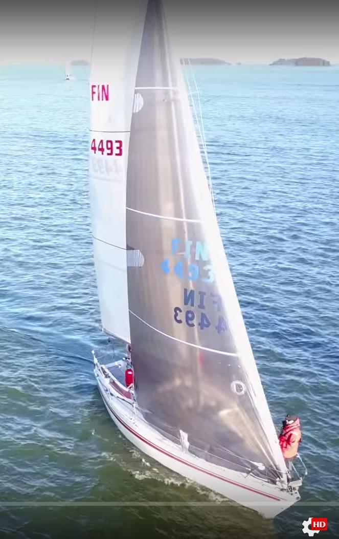Donna - Genoa 1 Kevyeen tuuleen optimoitu G1 Meille ensimmäinen laatuaan Nousukulma huono Ensimmäiset
