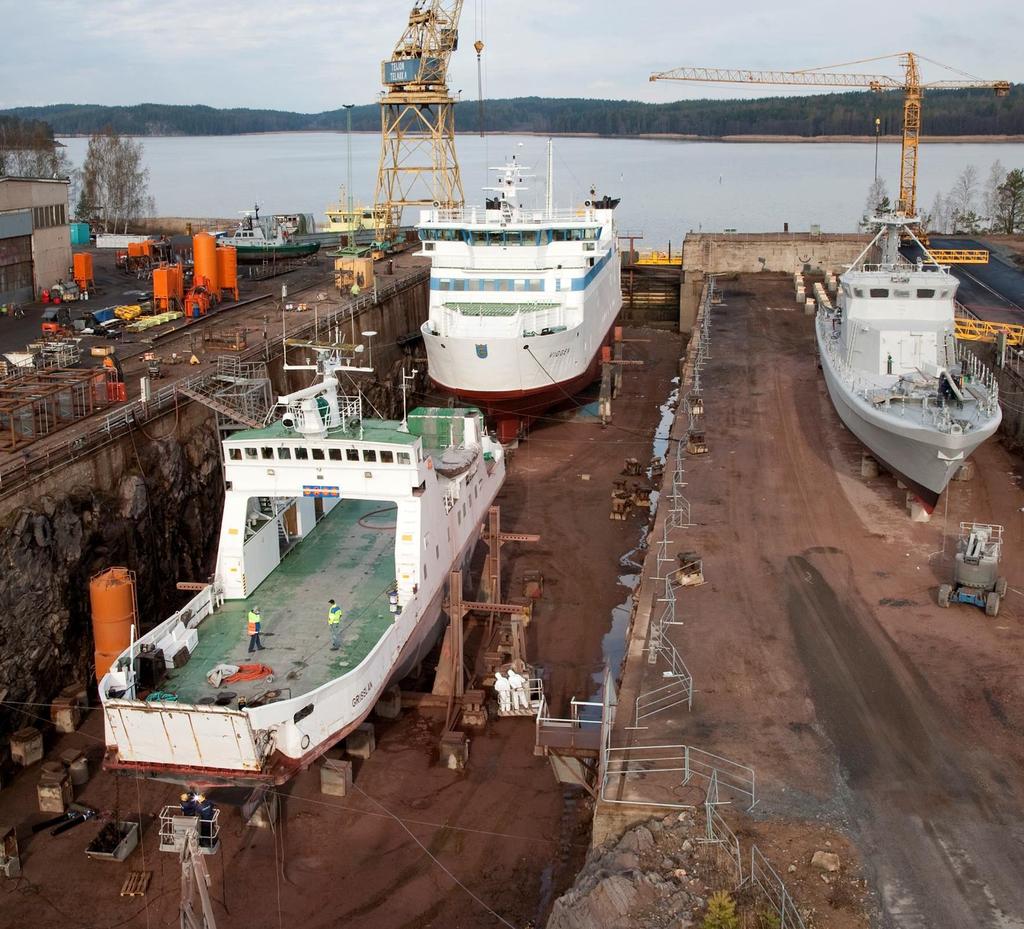 Telakka ja sen toiminta Telakka-altaan portteja voidaan säätää niin, että ylemmälle kuivatelakalle, eli hyllylle, voidaan telakoida aluksia, joiden korjaus vaatii enemmän aikaa.