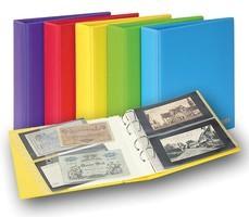 Korteille ja kuorille esim: MULTI COLLECT Pehmustettu 4-rengaskansio, johon mahtuu n.80 lehteä. (n. 70 x 245 x 270 mm). Musta, sininen, vaaleanruskea, vihreä tai viininpunainen. Monipuolinen!