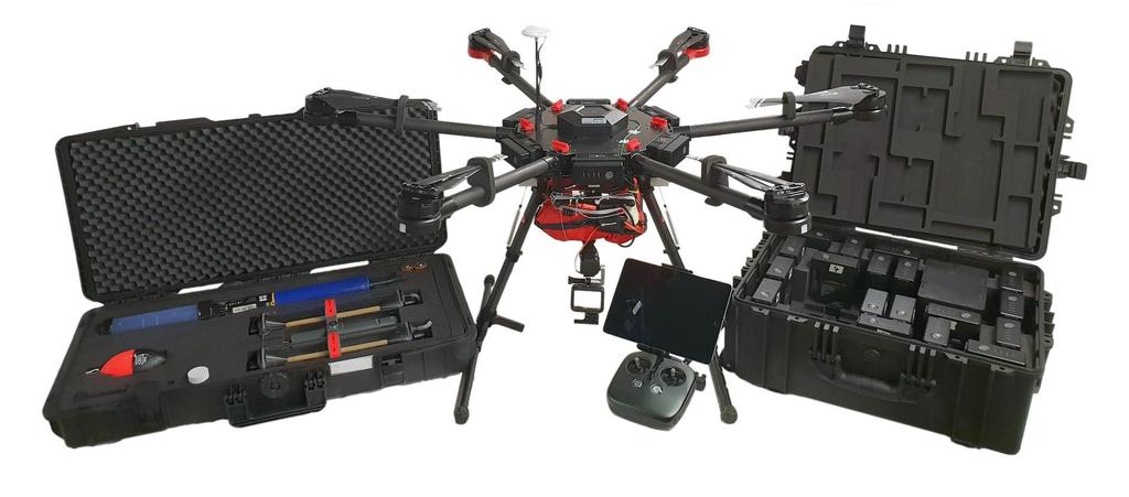 Ammattilaiskäyttöön soveltuva mittaus- ja näytteenottopaketti (1/4) 15 Sisältää: - DJI Matrice 600 kopterin