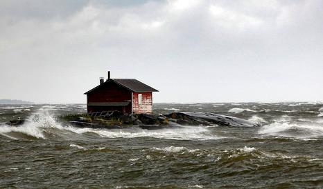 14 Eilen 14 metriä sekunnissa ujeltanut pohjoistuuli höykkyytti Raahen edustan meriveden allokkoa.. Arkistokuva.