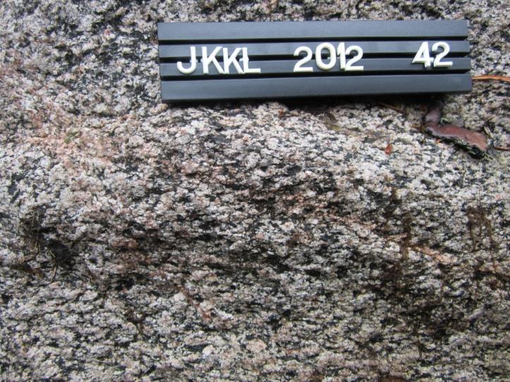 128 LIITE 28. Ypäjä Sijainti, laajuus ja aikaisemmat tutkimukset Ypäjän granitoidiksi nimetty batoliitti sijaitsee karttalehtien 2111 (Loimaa; Salli 1953a) ja 2113 (Forssa; Neuvonen 1954) rajalla.