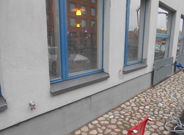 21(43) Tarkastelualue ulkopuolelta Ilmavuotoa jalkalistan päällä