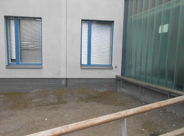 Päällysrakenteissa vaurioita,