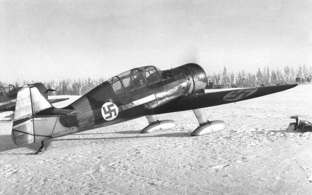 VL Pyry VL Pyry oli kotimainen kaksipaikkainen jatkokoulutuskone. Prototyyppi lensi 1939 ja 40:n koneen sarja saatiin käyttöön ilmavoimissa vuonna. 1941.
