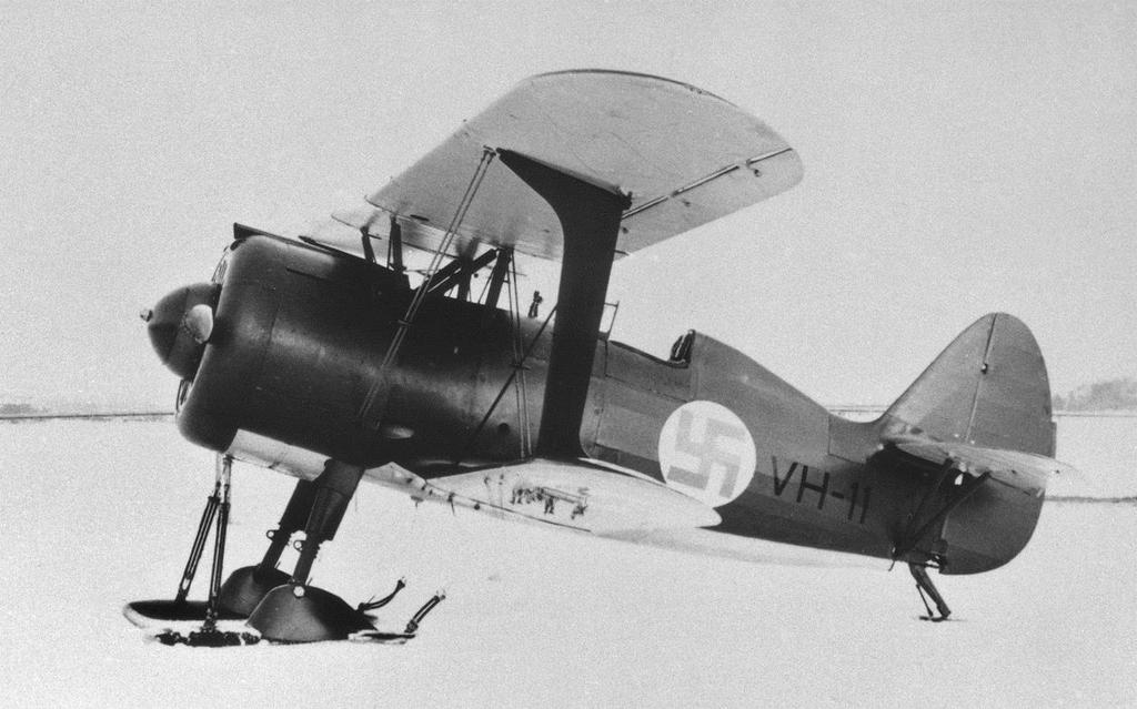 Polikarpov I-15bis Polikarpov I-15bis oli venäläinen yksipaikkainen hävittäjä. Koneita saatiin ilmavoimille talvisodassa sotasaaliiksi viisi ja niitä käytettiin harjoituskoneina.