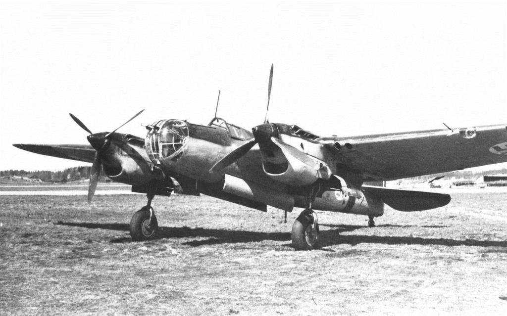 Tupolev SB-2 Tupolev SB-2 oli venäläinen kaksimoottorinen ja kolmipaikkainen pommittaja. Koneita saatiin sotasaaliista korjaamalla kahdeksan ja loppujen osat ostettiin Saksan sotasaalisvarikoilta.